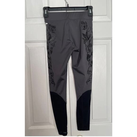 Fabletics Mid-Rise UltraCool Floral 7/8 Activewear Leggings Size XS 0-2 - EUC - Picture 5 of 11